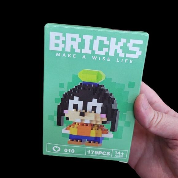 Brand New Disney Goofy Bricks Lego Figure - Picture 1 of 5